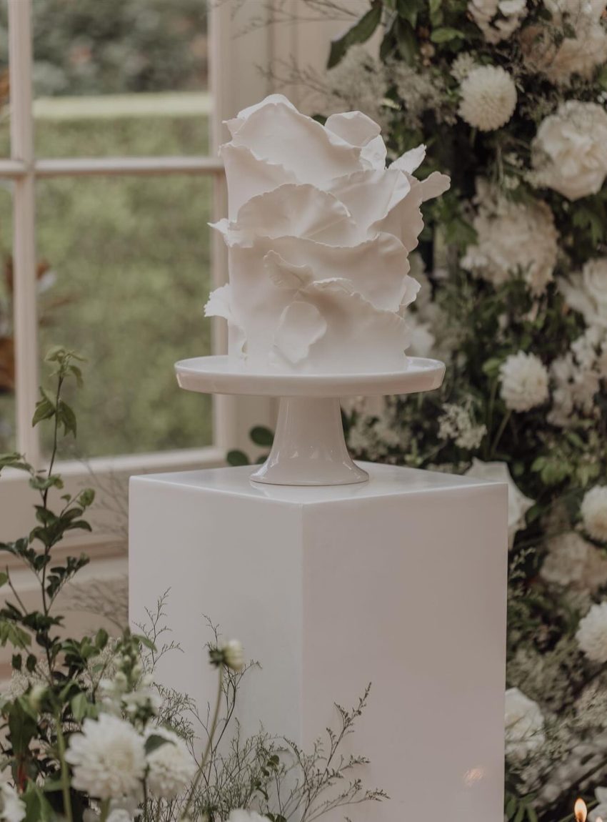 cakehouse by katrina allan to the aisle wedding directory (13)