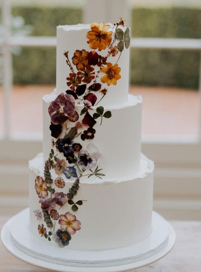 cakehouse by katrina allan to the aisle wedding directory (8)