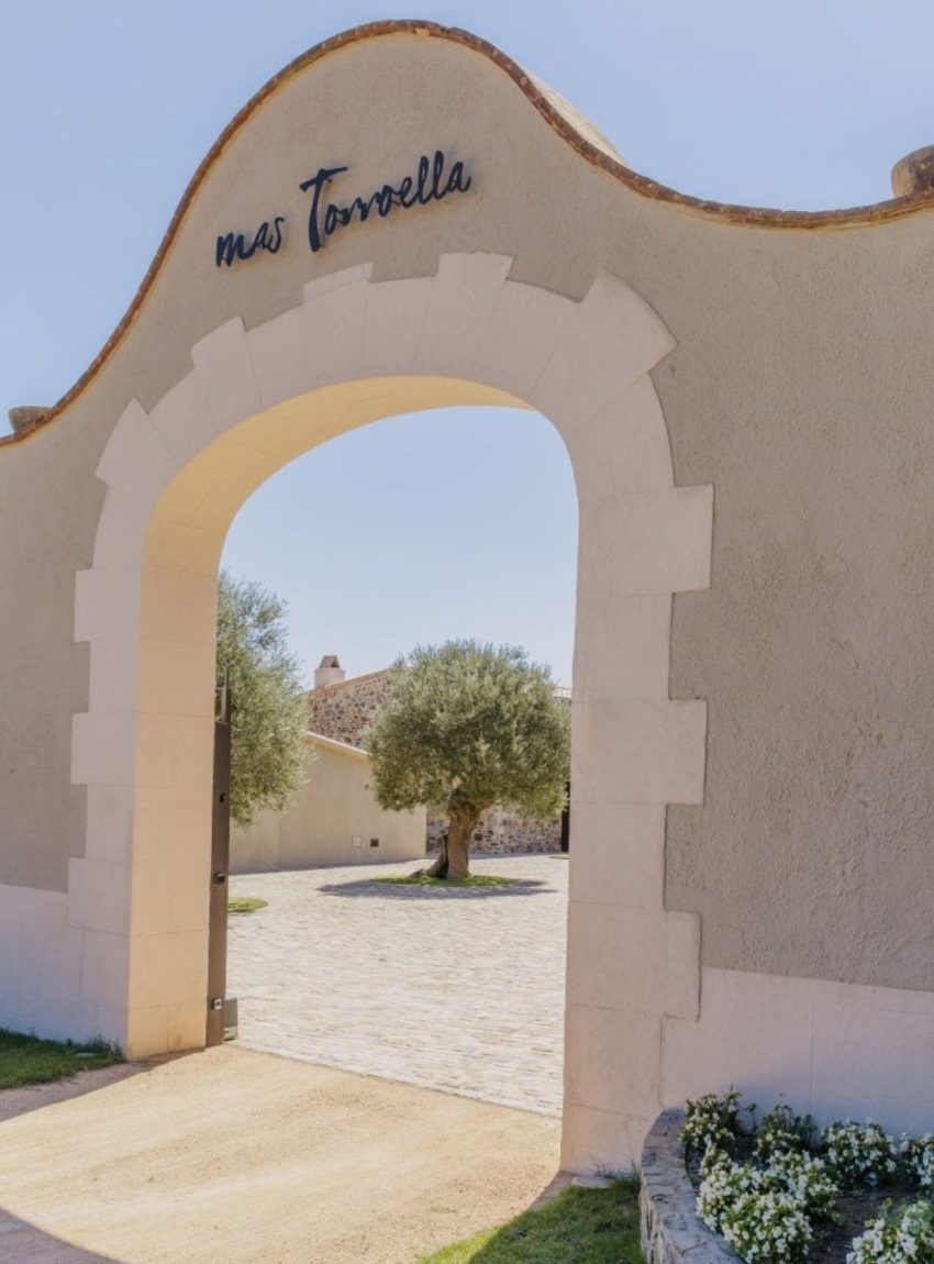 mas torroella spain luxury wedding venue to the aisle destination weddings (9)